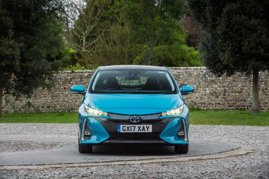  Toyota Prius Plug-in Hybrid 2017 года  (UK) (фото 28 из 28)